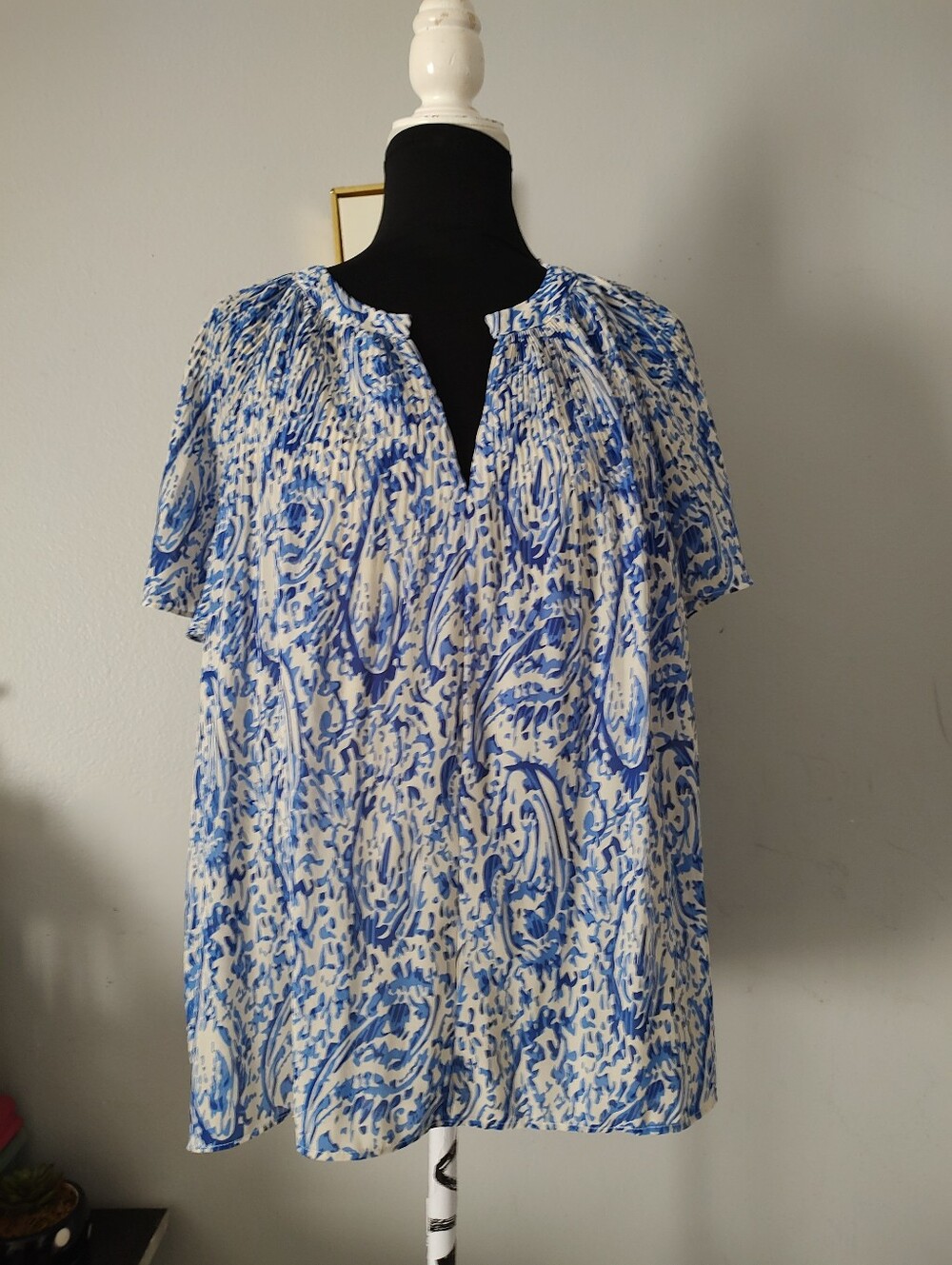 Tahari White and Blue Paisley Short-Sleeve Blouse